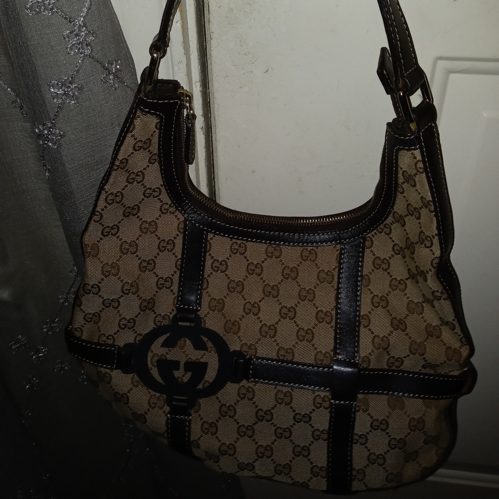 SHOULDER BAG BY GUCCI